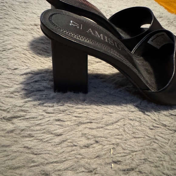 Heels - Picture 2 of 3